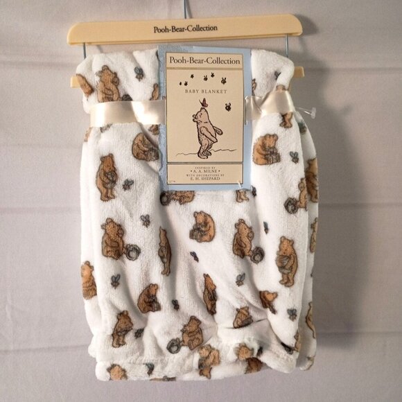 Winnie the Pooh Bear Collection Baby Blanket 40x30 Brand New with Hanger - Picture 1 of 4